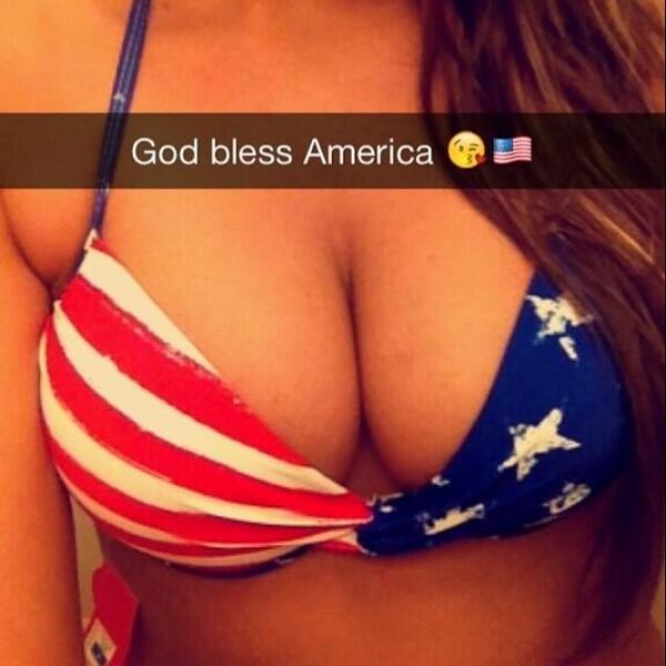 WorldCup_Boobs's tweet photo. #USA looking for a BIG win.  #WorldCupBoobs #USMNT @AmericanOutlaws #WorldCup http://t.co/gxBU0I5k97