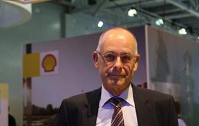 Shell's tweet image. ‘Drilling in the virtual world’ is cheaper and lower risk, Arjen Dorland, EVP. #datability #BigData