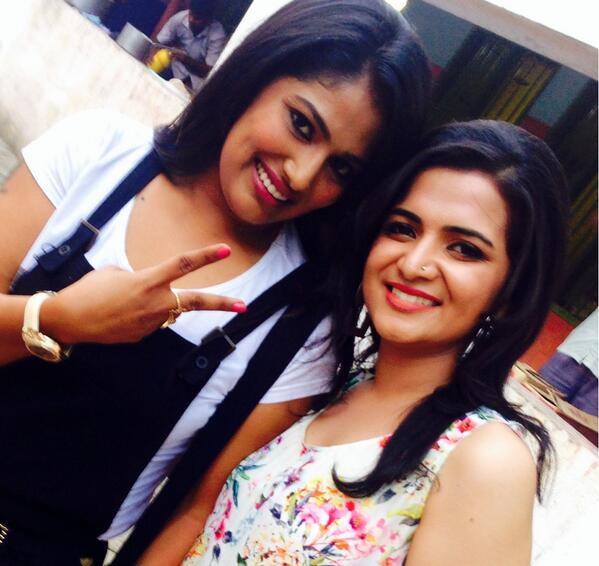 shalininalin's tweet photo. Happy married life d.d darling http://t.co/3MMOhsVpud