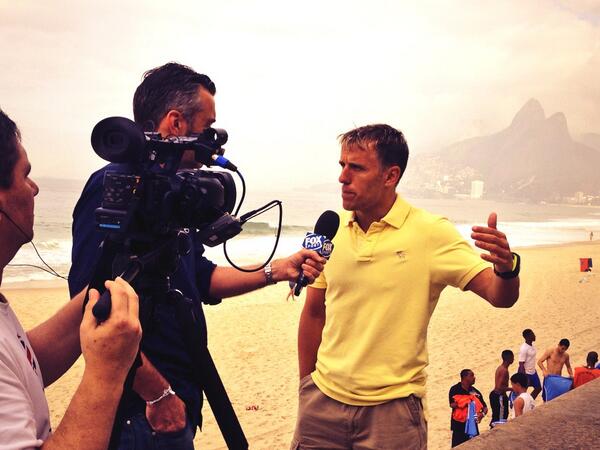FOXSportsNews's tweet photo. LATER: tomorrow morning Simon Hill talks exclusively to @fizzer18 about all-things England #UKlovefest #nodogsplease http://t.co/qYG7EJ1kMr