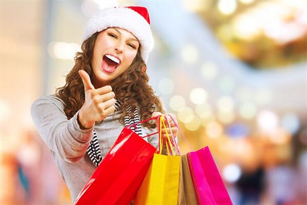 покупатель в магазине. довольный покупатель. довольный покупатель. довольные люди с покупками. довольный покупатель.