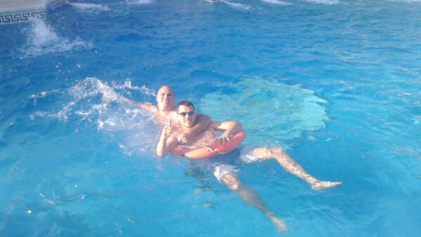 thewhiteclub's tweet photo. Fotos de viernes dia 13 antes de el partido http://t.co/S5whflEA3p