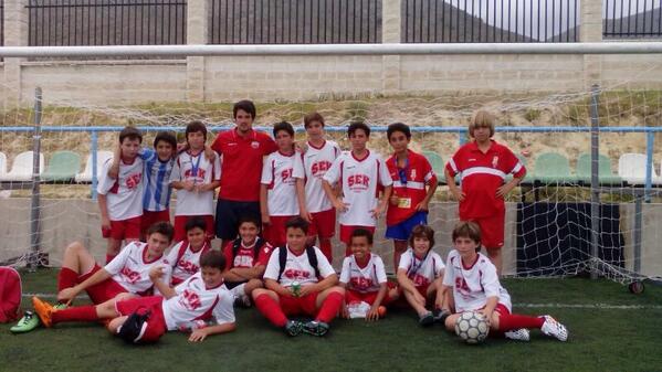 Palodeportivo's tweet photo. Felicitamos al @San_Estanislao #Alevín A, que ya está en 1/4 de #Final del #Torneo de #España #EMDE http://t.co/ltJ5Gx9DXJ Vía @alemaldo4