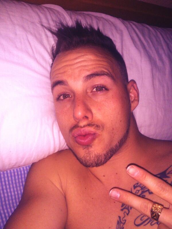 monitoo2185's tweet photo. Aora con tiempo para algunos de los placeres dela vida! Como dormir una siesta despues de comer #PlaceresDeLaVida http://t.co/CxmIsJtS2e