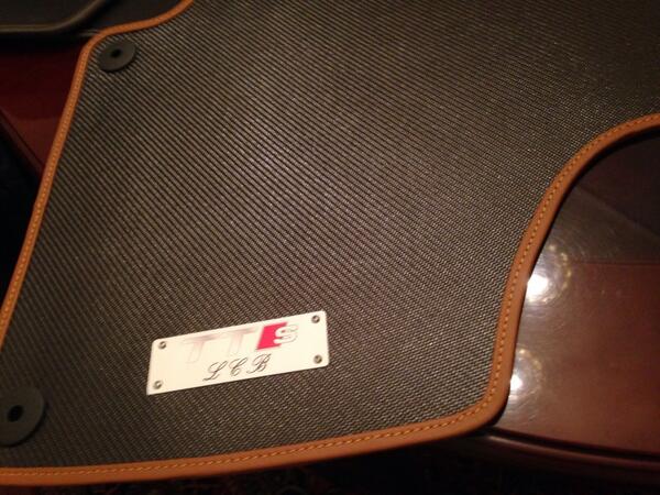 Dominotec's tweet image. Tappetini carbon fiber