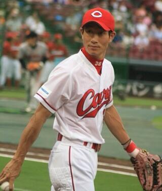 椿大介 21 赤松真人選手は倖田來未さんと二遊間を組んでいた ちなみに 赤松真人選手がショート 倖田來未さんがセカンド だった Carp Npb Http T Co Jmsj2mk2fz