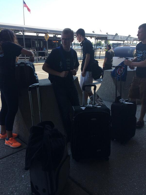 StringIt_MHS's tweet image. Landed and waiting for our shuttles! So excited to have this opportunity! Thanks @JA_USA #stringit #JASummit