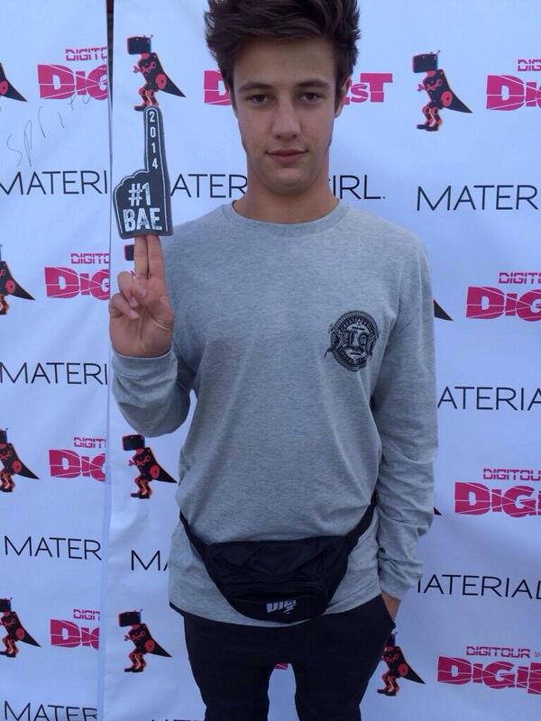 ICammmmm's tweet photo. This is the best person in the world! Cam your parents did a great job @camerondallas http://t.co/KXiJ90Xi3o