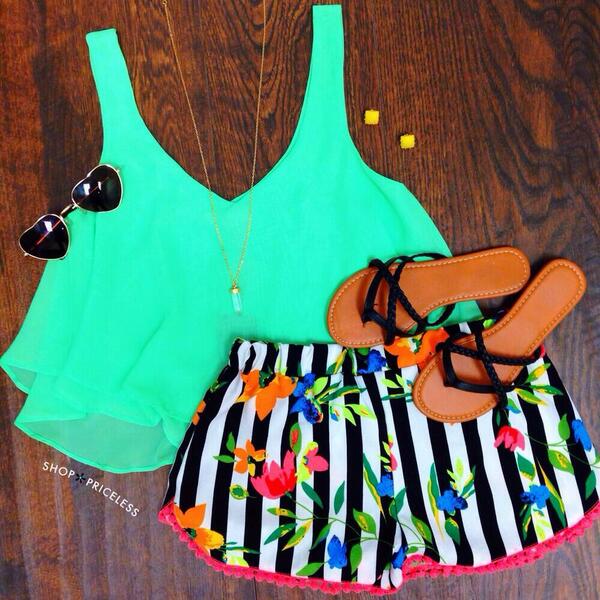 cutelystyled's tweet photo. Anyone know where I can get fucking cute outfits for las veges !???? http://t.co/n5fo4koH3l