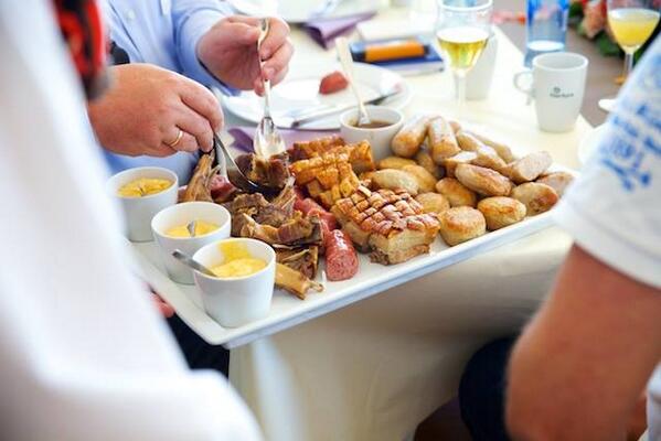 I dag hadde vi den store glede av å by kunder på god høst og julemat! facebook.com/NorturaProff/p…