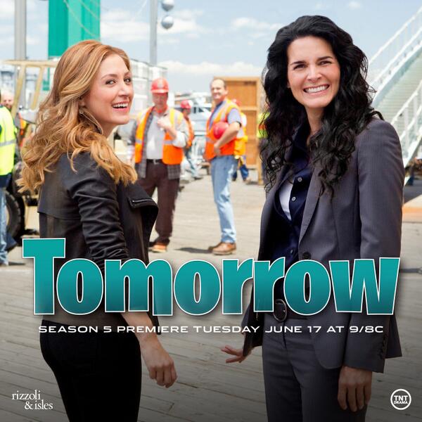 RizzoliIslesWB's tweet image. We're so close! Watch the season 5 premiere of #RizzoliandIsles TOMORROW night at 9/8c on @tntdrama! #BOOM