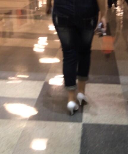 bgerarve1's tweet photo. Somebody done went and stole @dariennelake pumps!!!! http://t.co/6ve5JbleTQ