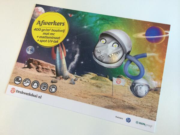 Er zit wel een variant in die hetzelfde beeld geeft. Enkel de astronaut is met spot-uv bedekt. ^Roy