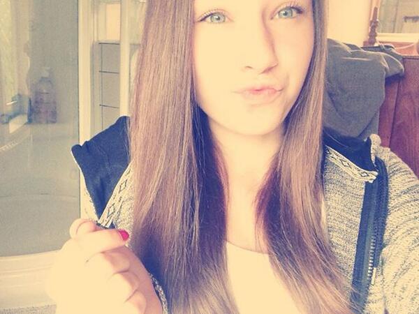 decellep1114's tweet photo. Tu m'aimes ? 
-Non mais sexuellement tu m'interresses http://t.co/d8f9mbruIQ