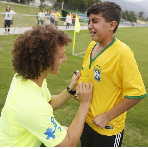 orianarivera11's tweet image. Que Lindo es el Fútbol Este Niño no pudo contener las lagrimas al ver su Ídolo #Davidluis Gracias por existir Fútbol