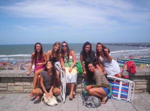 Peponina87's tweet photo. Que seria de mi sin uds? Las amo amigas de mi corazón!@cla_becerra @JessSaez @valnounou @solmendanha @mzuritaverzini http://t.co/399trGTdl6