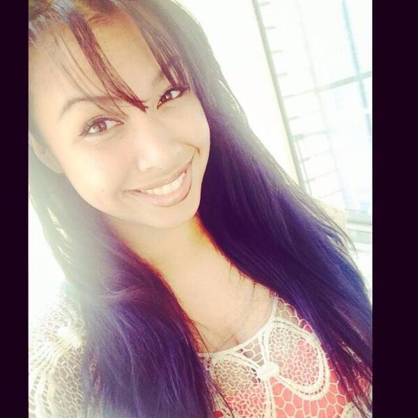 spadez23pr's tweet photo. "@Syd_Visions: Live love life ❤️ http://t.co/OxZuL9thcG"gorgeous smile im in luv