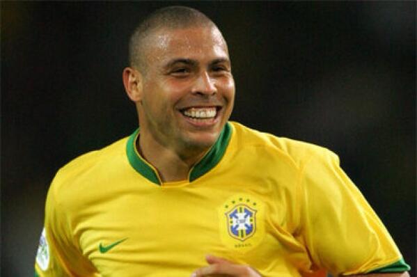 Jorgemori10's tweet photo. Espero que Klose no meta en este mundial para que el mejor delantero de la historia del futbol no pierda su récord. http://t.co/4JKOb6aGN8
