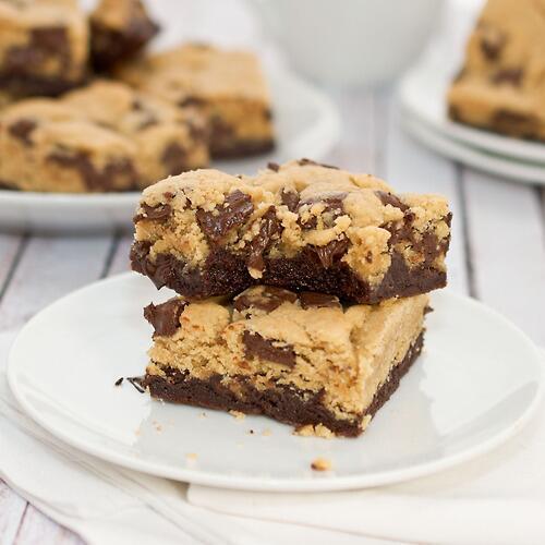 Brownie cookies. Печенье Брауни Шобутинская. Печенье Брауни шоколадное. Бисквитное печенье Брауни. Печенье Брауни с шоколадом.