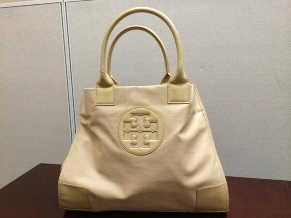 RobinSchooling's tweet photo. cc: @lruettimann RT @Michelle_Kern: Shipping the Tory Burch handbag to #SHRM14 today! #Optis #Booth370 http://t.co/EykKOsHfds