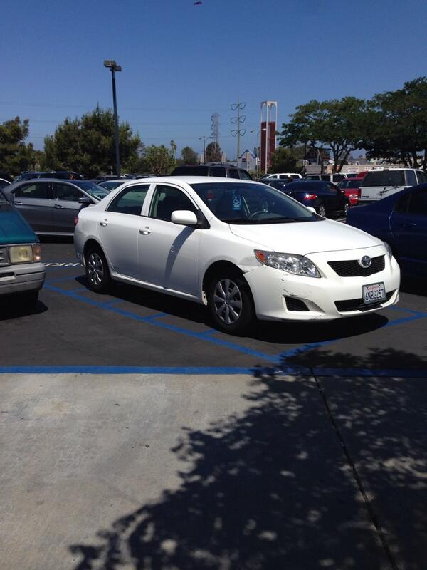 justdhizpinoy's tweet image. Im pretty sure that says no parking #dmvproblems