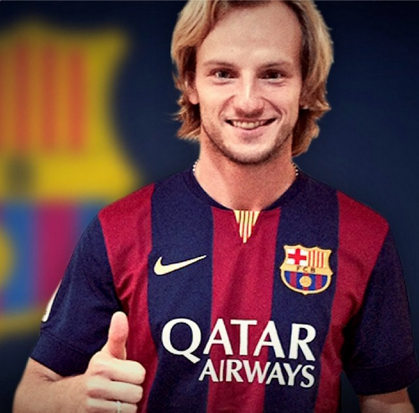 Photo confirmation of Ivan Rakitić's move to Barcelona. (Source: <a href="/FCBarcelona/">FC Barcelona</a>)