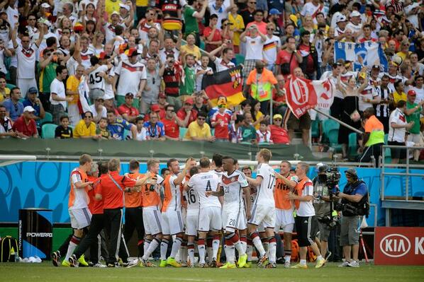 DFB_Team's tweet photo. SCHLUSS in Salvador! #GER schlägt #POR mit 4:0 - Müller (3) und Hummels treffen. #aneurerseite #GERPOR http://t.co/waomn4IUi5