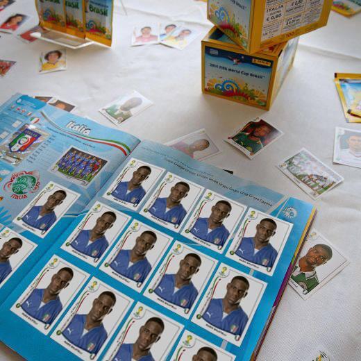 Reporte_Futbol's tweet photo. Balotelli se supera cada día. 
Su última locura: se compró un álbum del mundial y en #ITA puso todas figuritas de él. http://t.co/jNDhWdtOaP