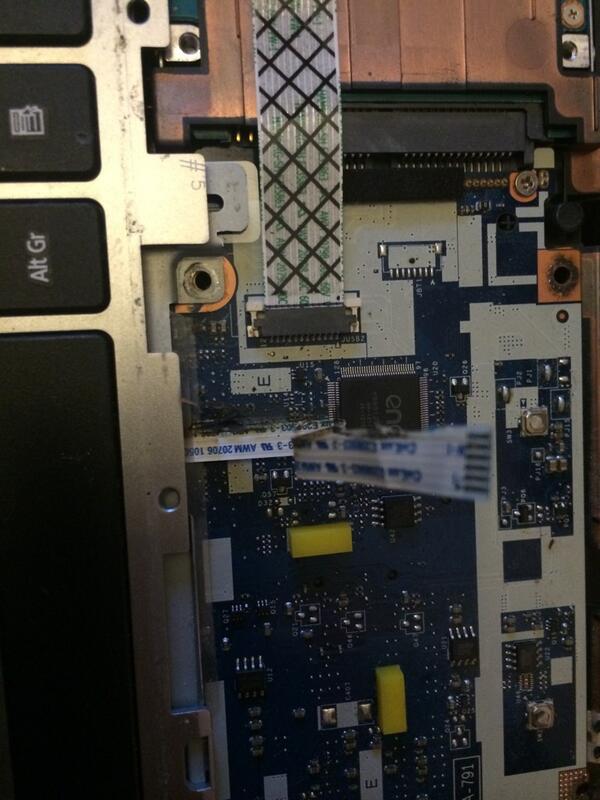 saznaz93's tweet image. managed to fry a FFC cable :/ anyone know why this might&apos;ve happened?! #laptophelp #acer
