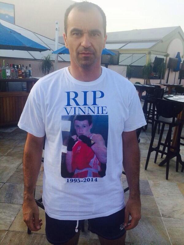 TonyBellew's tweet photo. The gaffer showing respects for Vinnie

#RIPVinnieHolligan http://t.co/FGISXkuprU