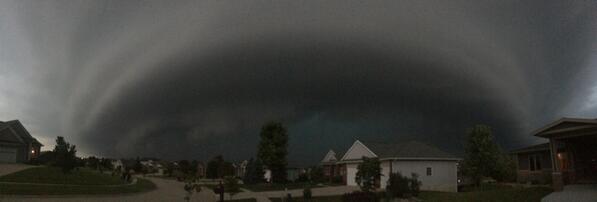 BenRealVsWorld's tweet photo. @KWWLStormTrack7 45 mins ago in Cedar Falls. Nuts http://t.co/HpvDhbw8kk