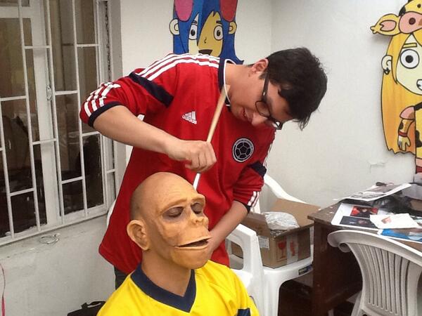 diskoverus's tweet image. Maquillando a david