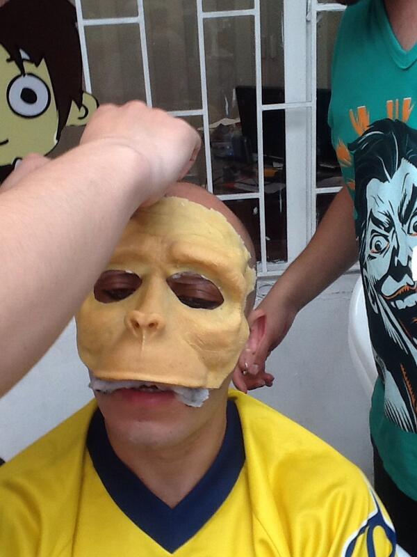 diskoverus's tweet image. Proceso  de maquillaje