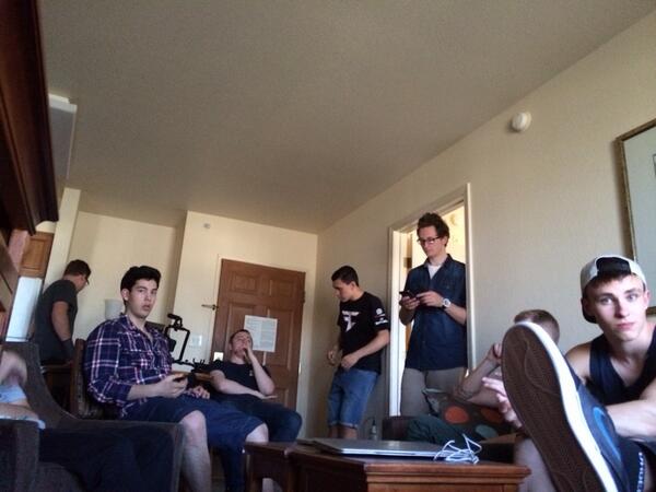 FaZeApex's tweet image. So many FaZe, one room, and there's a bunch more that aren't even in the picture