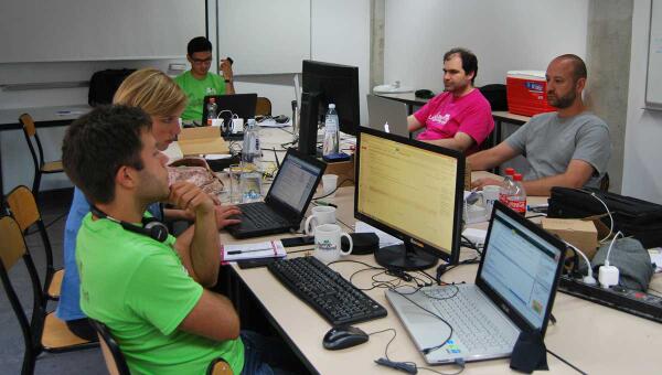 pechon_bast's tweet image. Défi : créer une #startup en 54h. Reportage dans @lecho [lecho.be/service/smartp…] #swliege cc @JeremC @EyeMeter