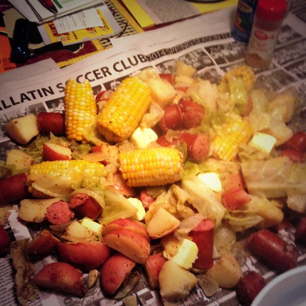 gtownjmo's tweet image. Yep...low country boil for dinner! #yummy #noshellfish #allergic #BOO