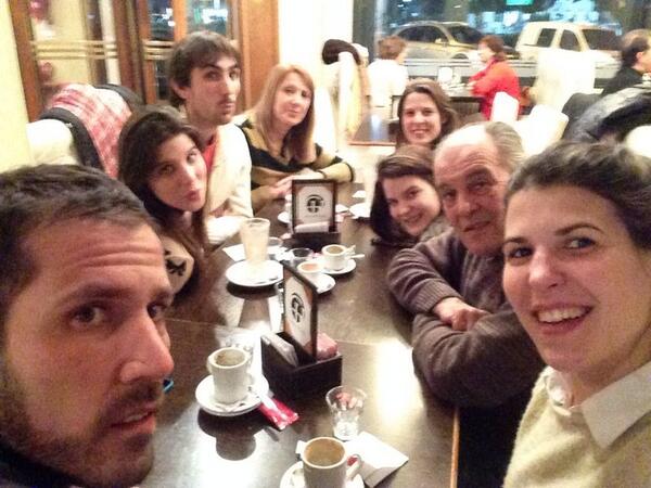 EmiSarlo's tweet photo. #cumplefeliz #azul@CSarlo @MariaJuliaSarlo @StellCassini @SarloPaula @NannVasquez  @juanpabloerreca http://t.co/0pfN5XaEC9
