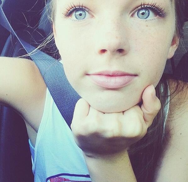 emcticns's tweet photo. Car selfie swag http://t.co/ubxjnlM8V8
