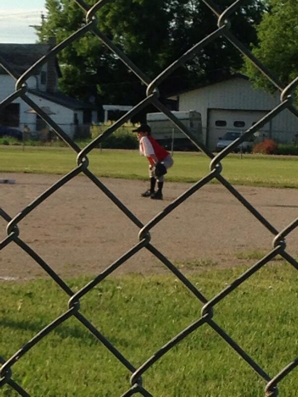 calds19's tweet image. Watching a little ball. #readyposition #pmba #goredgo