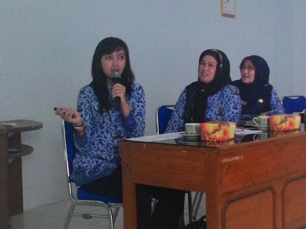 oliedmail's tweet photo. Pemberian materi SKP @adetotat http://t.co/d2XkzSw2Kv