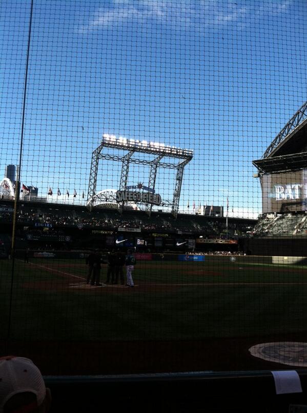 BigLo66's tweet image. Oh the #DiamondClub life at the @Mariners game!! Love these seats!! #OnDeckCircle Oh Oh #TVTime!  #GoMariners