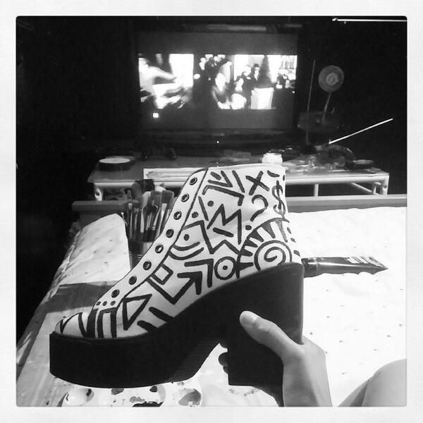 dumbstupidart's tweet photo. custom painted heels #dsa #art #handpainted #customizedheels #dope #random http://t.co/vy98Tp7UrH