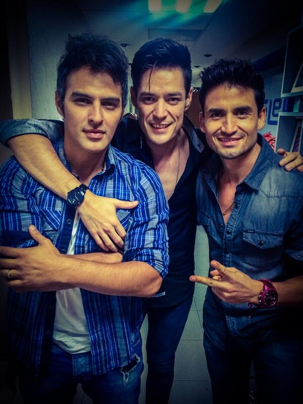 telehitguau's tweet photo. Ya están los chicos de @Marconioficial en @tvtelehit listos para las #NochesdeGuau ¿tu estas listo? http://t.co/iE794qRbiy