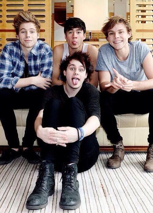 dreamlcss__'s tweet photo. Seriously, we are /the/ best band in the history of bands. I love you all. 💜💗💚💞 http://t.co/4UqO18N7iQ