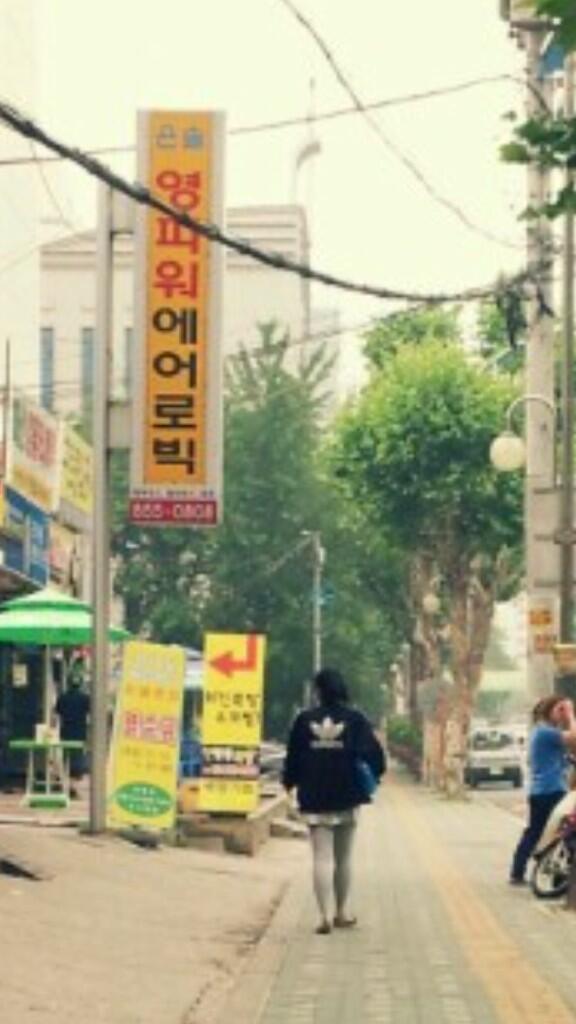 wowhwang's tweet photo. 동네가 좁으니...운동을 가도 장을 보러가도 파파라치에게 걸림 ㄷ ㄷ ㄷ http://t.co/5SUCxdWHYu