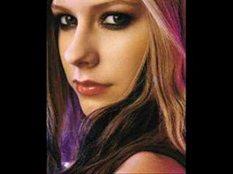 AvrilVideo tweet picture