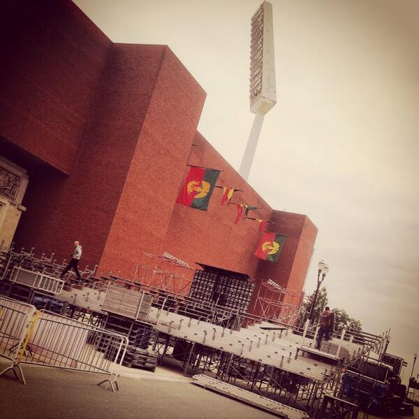 Derniers préparatifs au Stade Roi Baudouin avant la diffusion du match ce soir... #BEL #DiablesRouges #reddevils