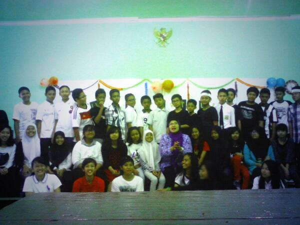 7ExcellentSMPN6's tweet photo. Ini tadi foto anak-anak sevex pas perpisahan kelas.. :), http://t.co/kijNCjsa2v