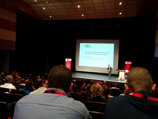 multimho's tweet image. Ot van Dalen (#digitaldefence) geeft mooie geschiedenisles bij #bhspartXII over #crypto #gpg #freesoftware #security