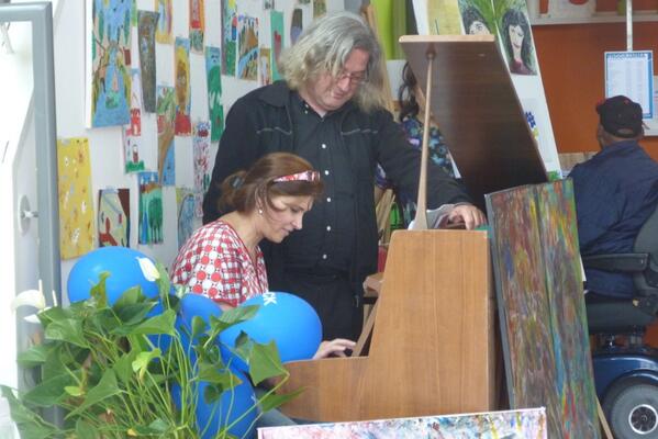 Wijkbewoners konden piano spelen op de open dag van het #Millinxparkhuis #Charlois